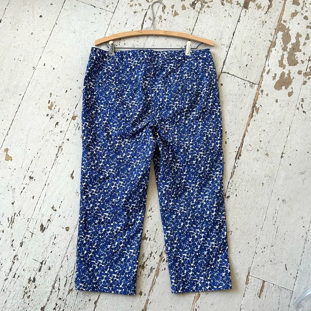 Talbot' Floral Signature Capris Pants - Picture 3 of 15